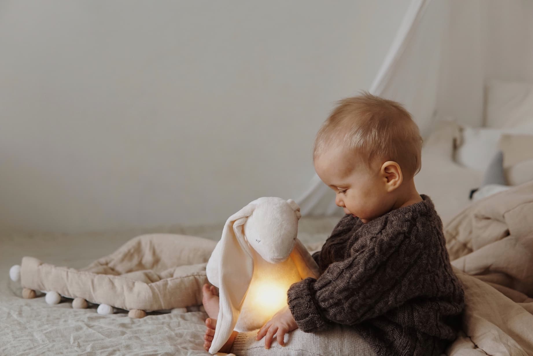 Lapin peluche fredonnant Moonie avec veilleuse – Silver 2.0 – Image 9