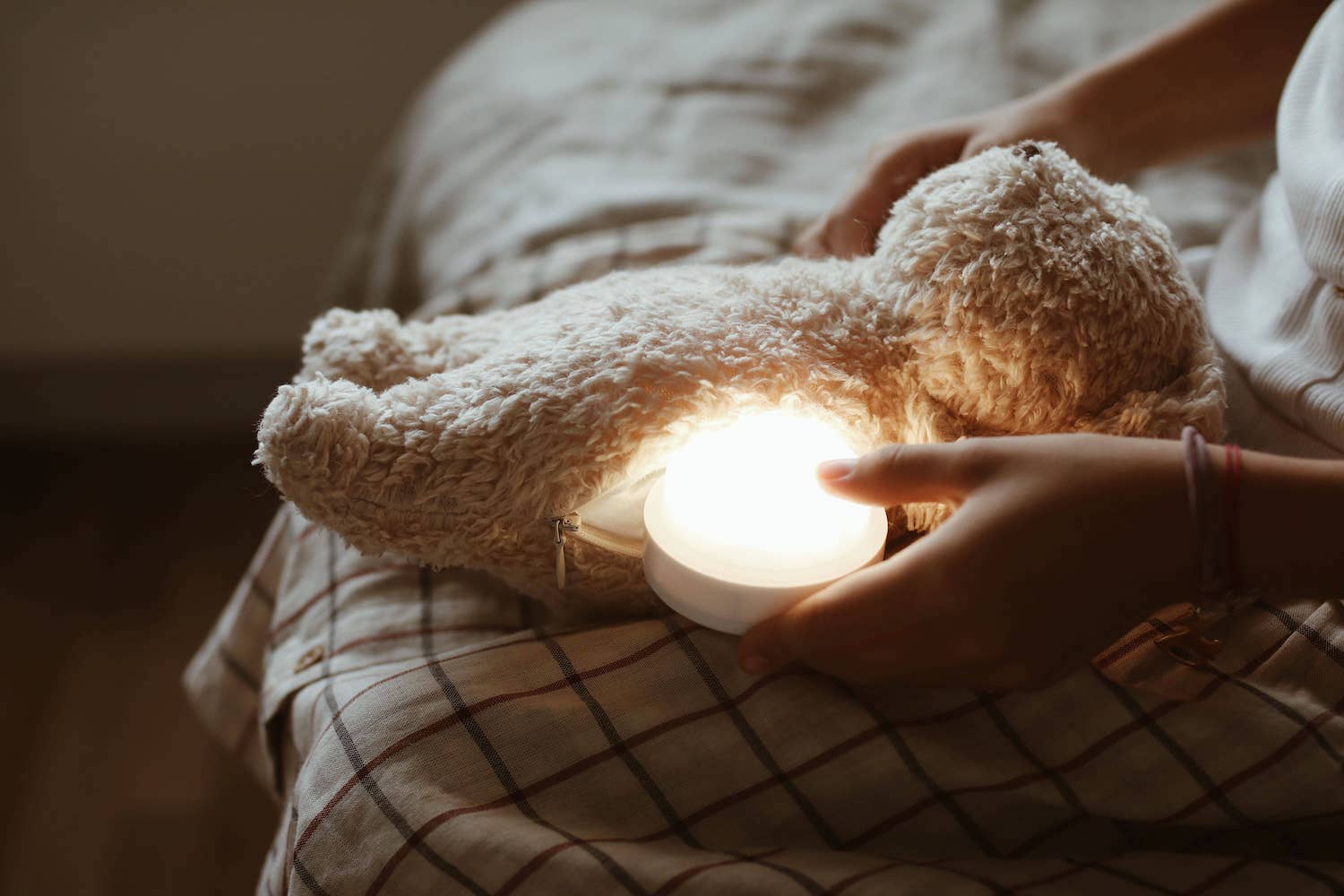 Ourson fredonnant Moonie avec veilleuse – Cream – Image 8