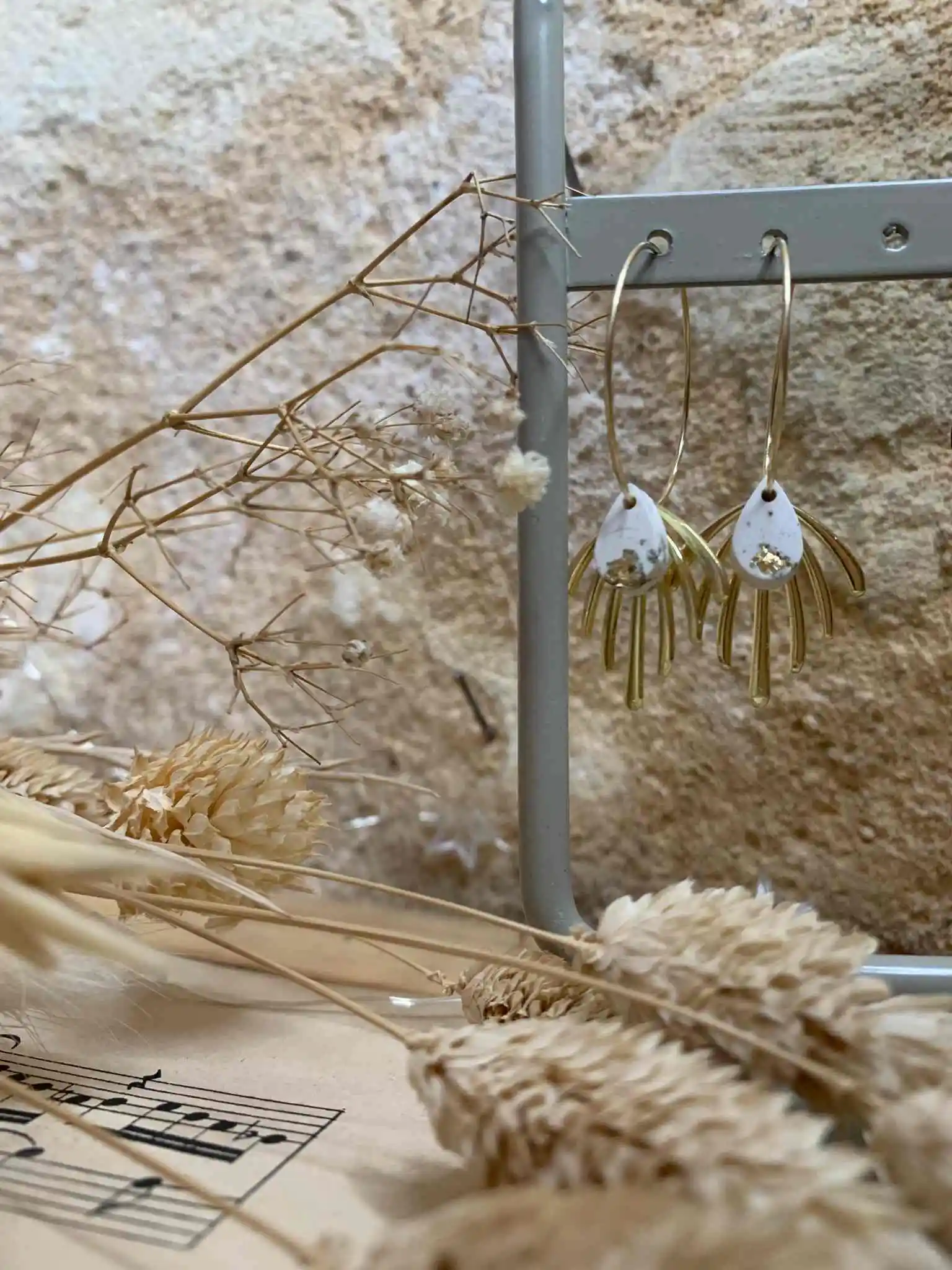 Boucles d’oreilles créoles hypoallergéniques blanches