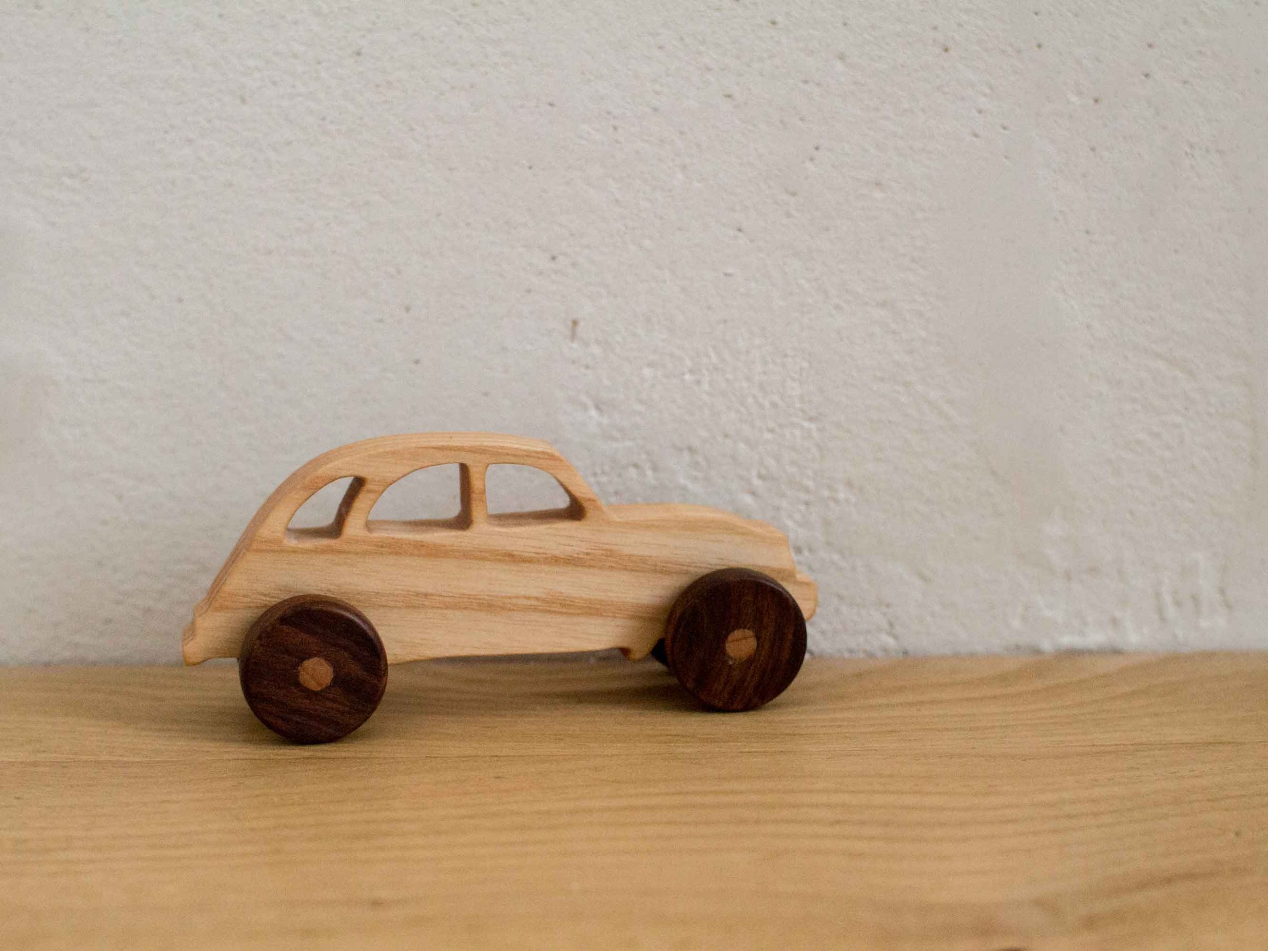 petite voiture « 2CV » frêne et noyer – Image 2