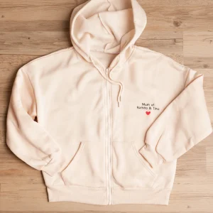 Veste à capuche beige avec broderie