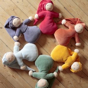 Première Poupée Waldorf velours orange et laine de mouton – Artisanat français