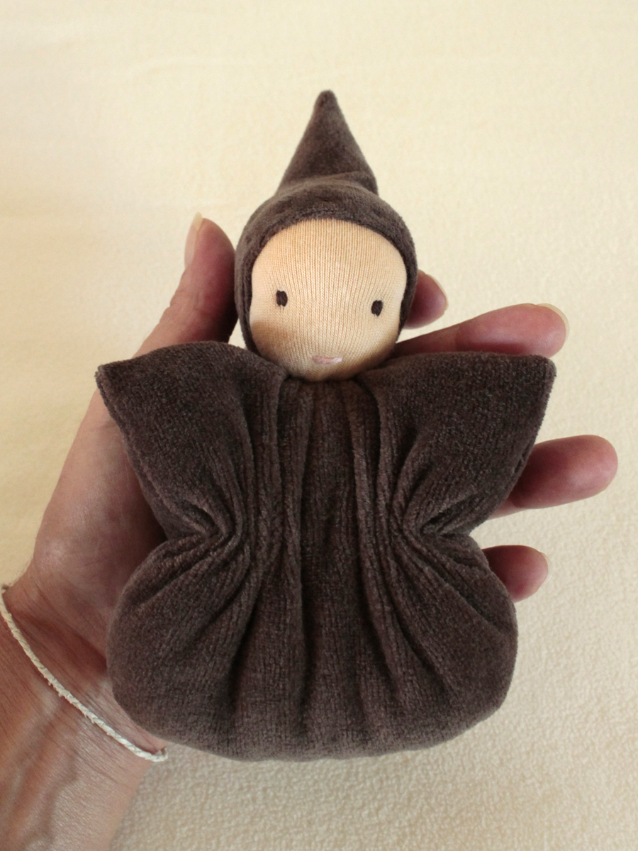 Mini Doudous Lutin velours marron – Artisanat français – Matériaux certifiés – Image 4