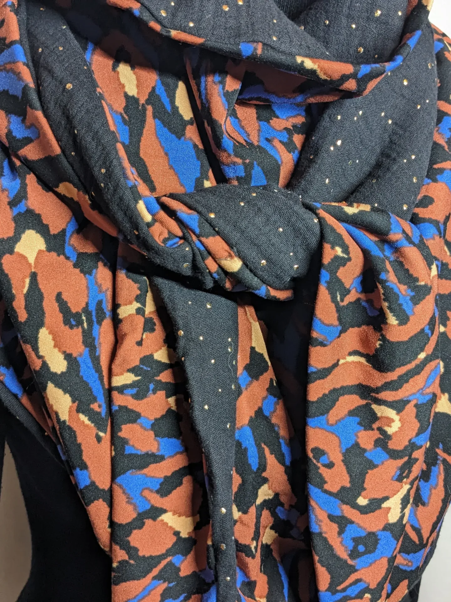 Chèche écharpe foulard triangle – Marron et bleu | Mi-saison – Image 3