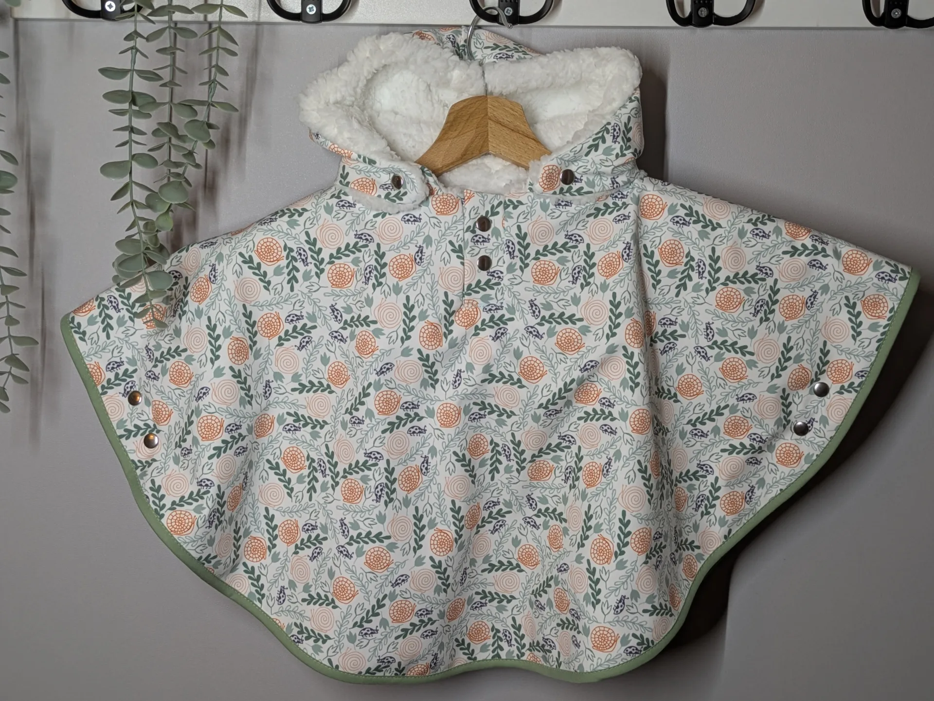Poncho, cape de pluie IMPERMEABLE évolutif bébé et enfant | AUTOMNE-HIVER | 12-24 Mois | Coccinelle et escargot – Image 2