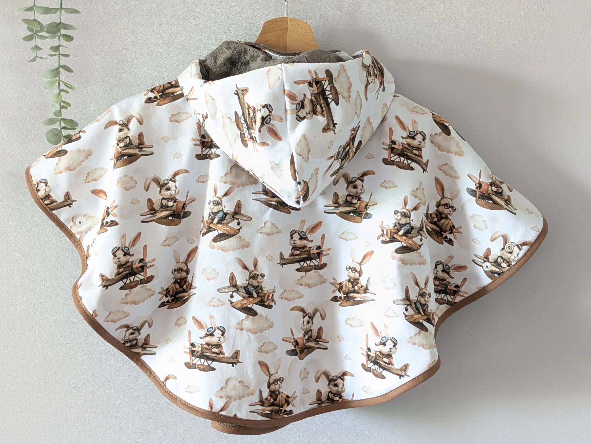 Poncho, cape évolutif bébé et enfant | MI-SAISON | 12-24 mois | Lapin aviateur – Image 2