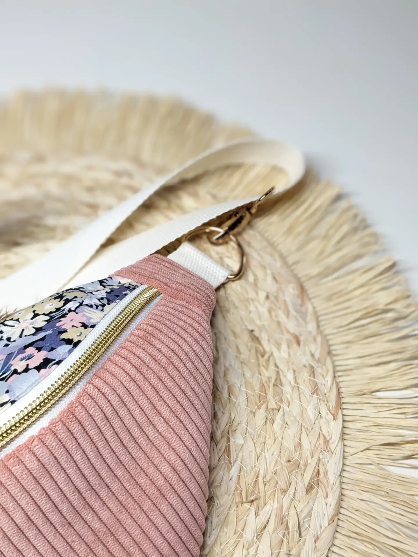 Sac banane velours côtelé Vieux rose – Fleurs | ENFANT | Rosée d’été – Image 3