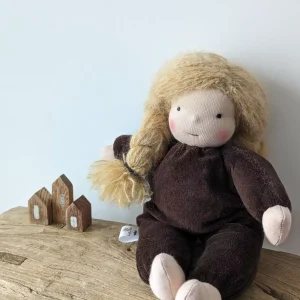 Poupée Waldorf Grande (Blonde – Chocolat)