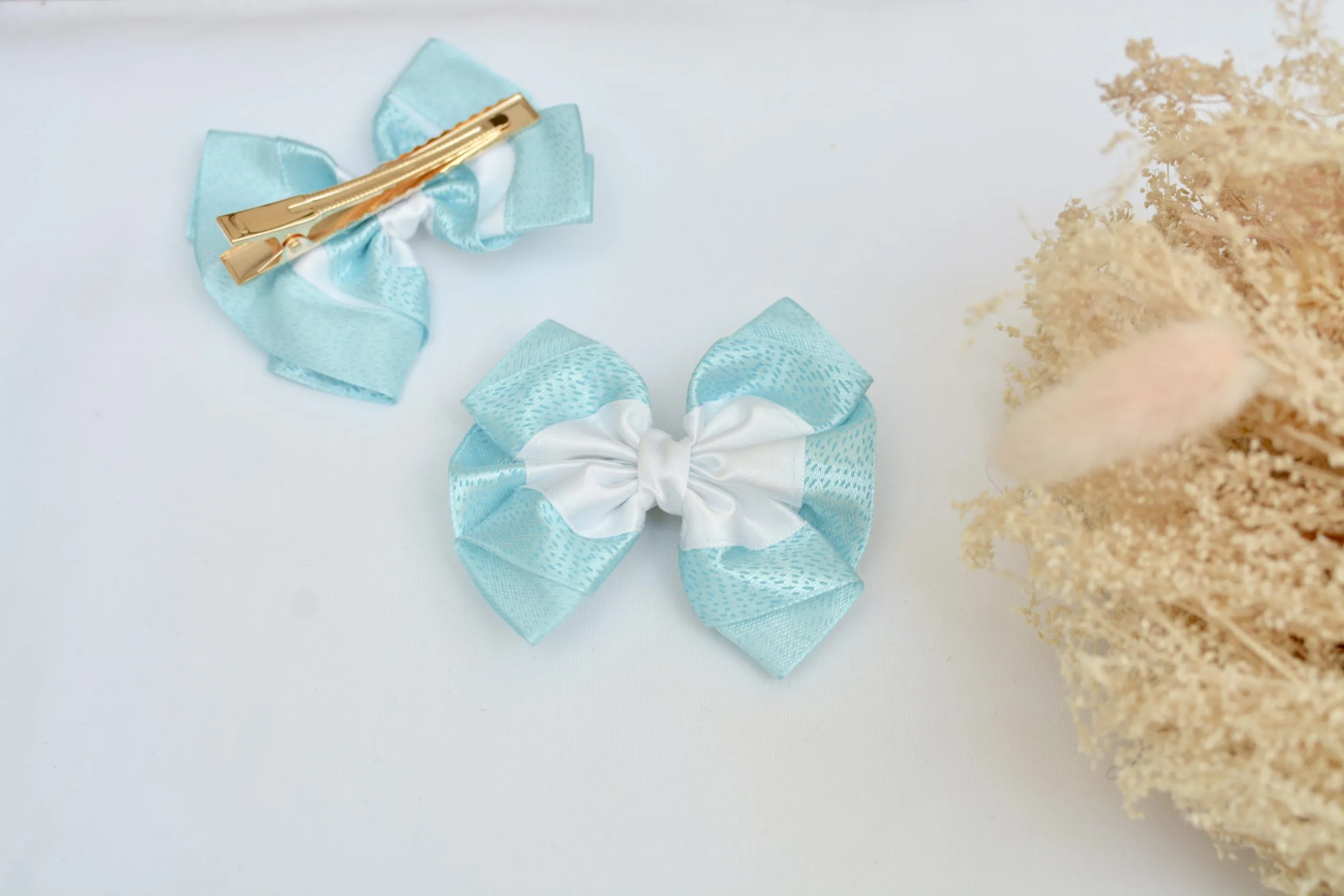 Barrette nœud ruban blanc et bleu ciel