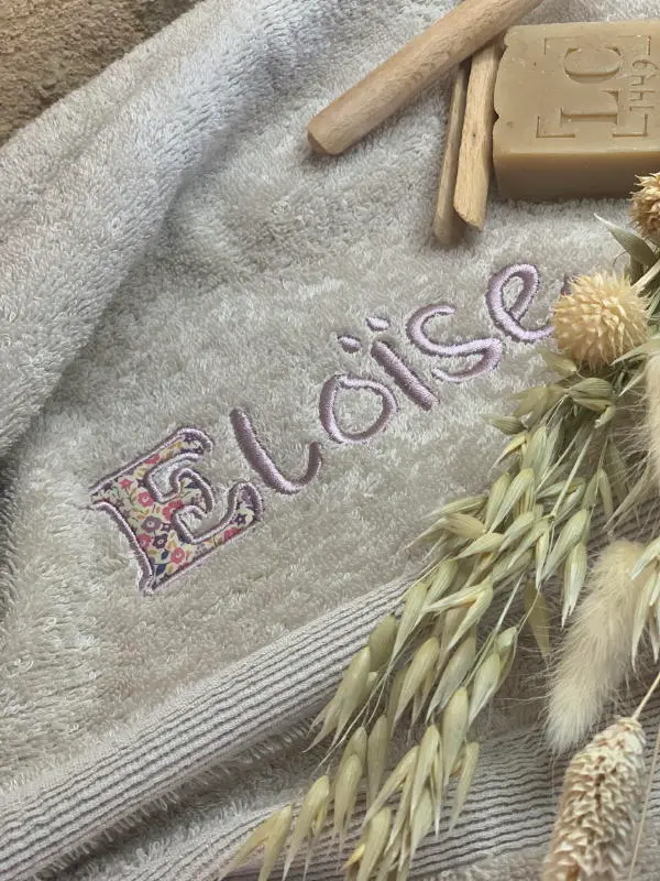 Drap de bain personnalisé brodé – Image 4