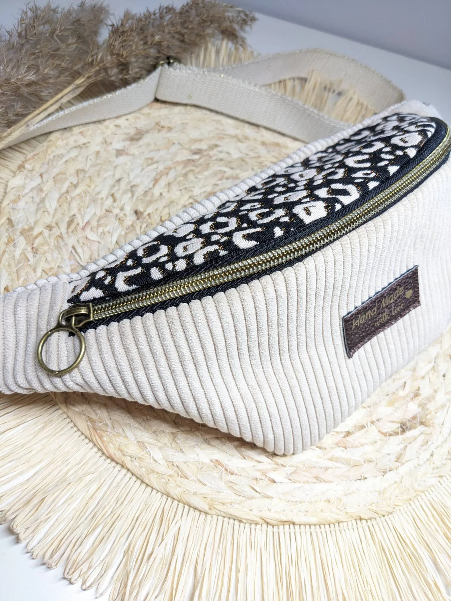 Sac banane Léopard, velours beige – Edition limitée – Image 3