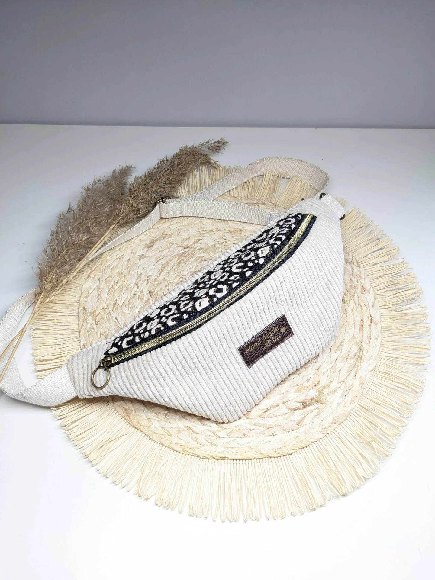 Sac banane Léopard, velours beige – Edition limitée – Image 2